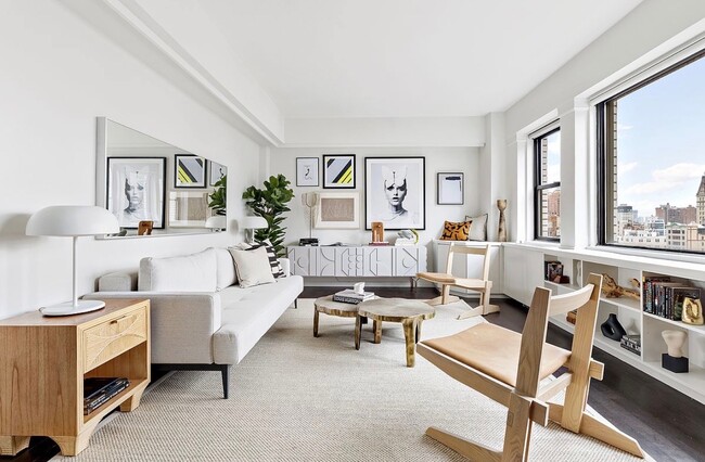 Building Photo - 201 E 21st St Unit 20k