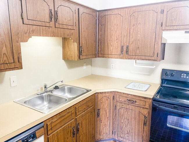 Woodlander Apartments