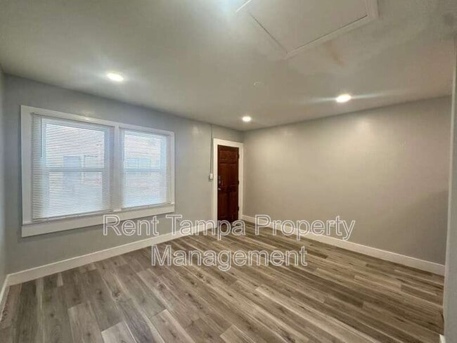 Photo - 14 21st St N