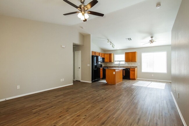 Photo - 11017 W Wilshire Dr