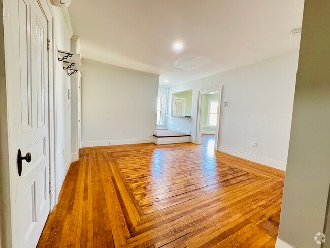Building Photo - 105 11th St Unit 2 Rental
