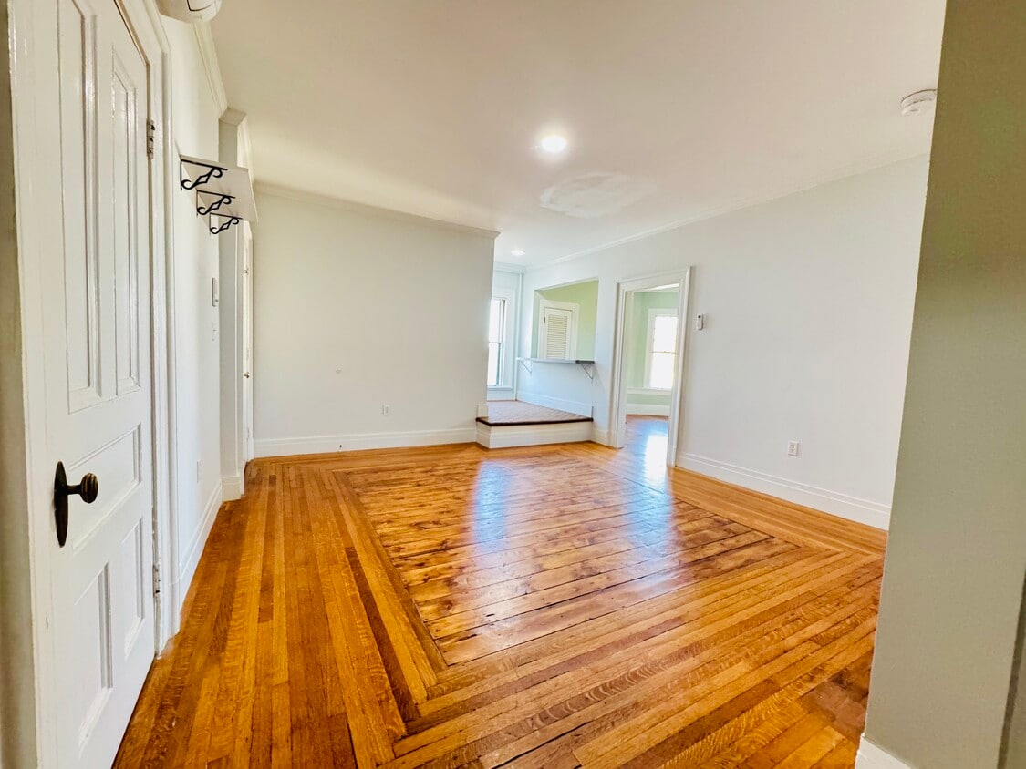 Photo - 105 11th St (Lowell, MA)