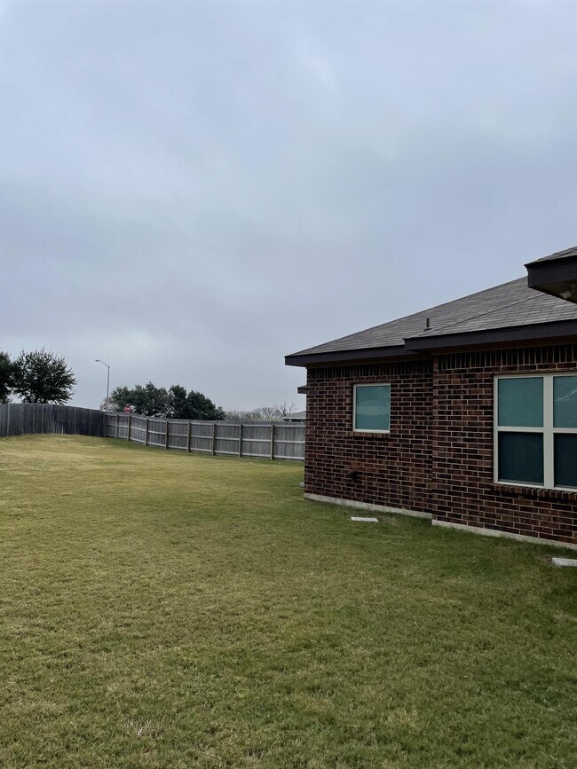 Photo - 1713 Risen Star Ln