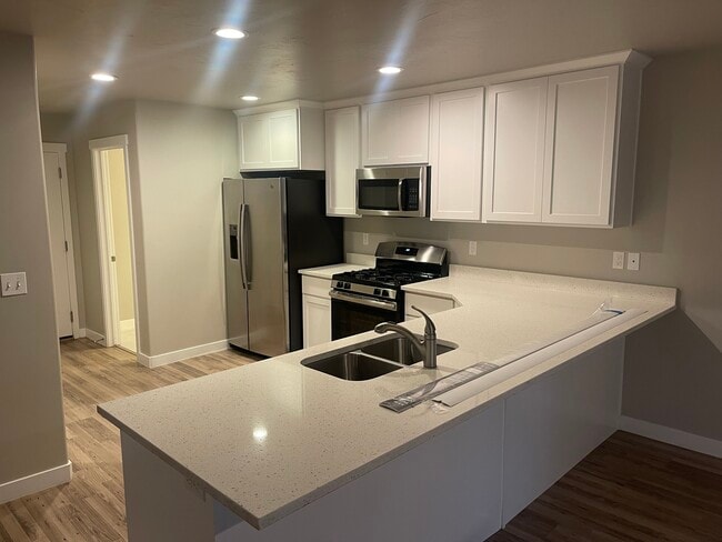 Photo - 1138 1740 W