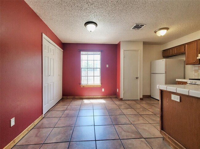 Photo - 2400 Berkett Dr