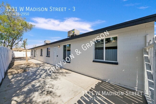 Building Photo - 3231 W Madison St Unit 2