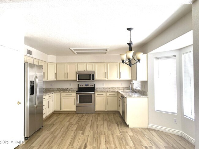 Photo - 1013 W Sandra Ter