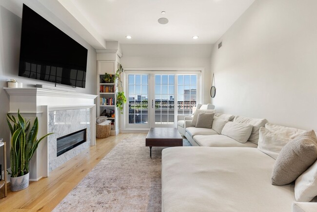 Building Photo - 380 Bunker Hill St Unit 210