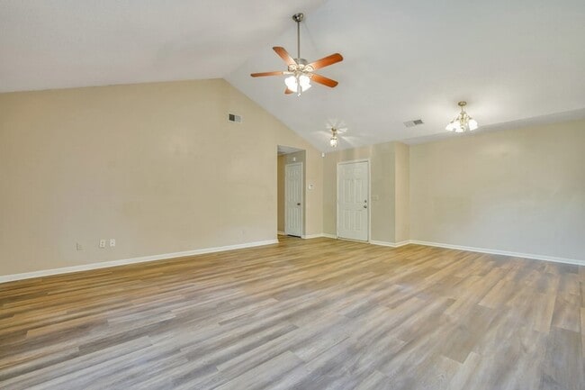 Photo - 1501 Woodcrest Cir