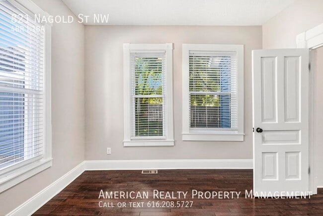 Photo - 821 Nagold St NW