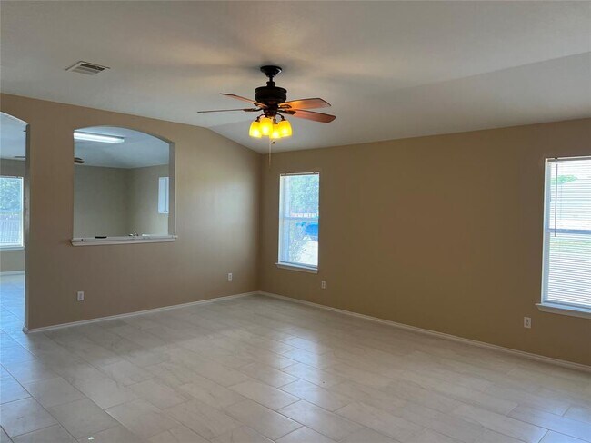 Photo - 309 Decker Dr