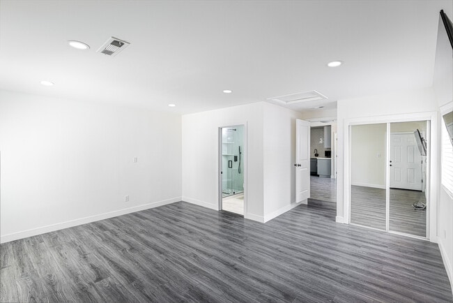 Building Photo - 8143 Hinds Ave