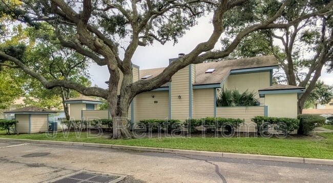 Building Photo - 1104 W Defender Ct