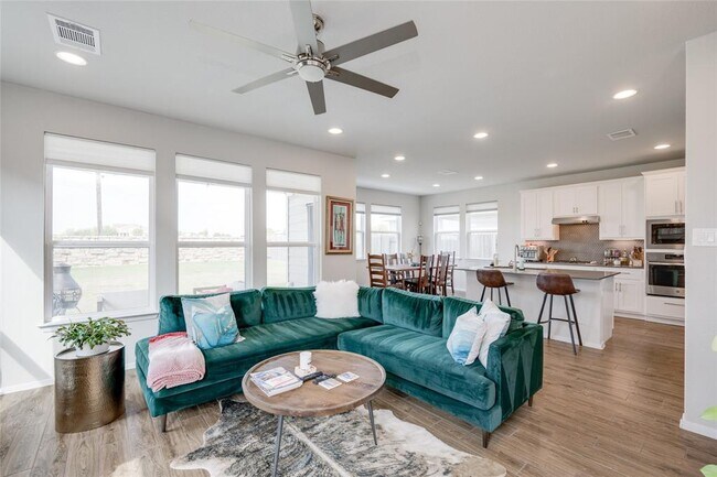 Photo - 7948 Castelardo Pl Unidad 43