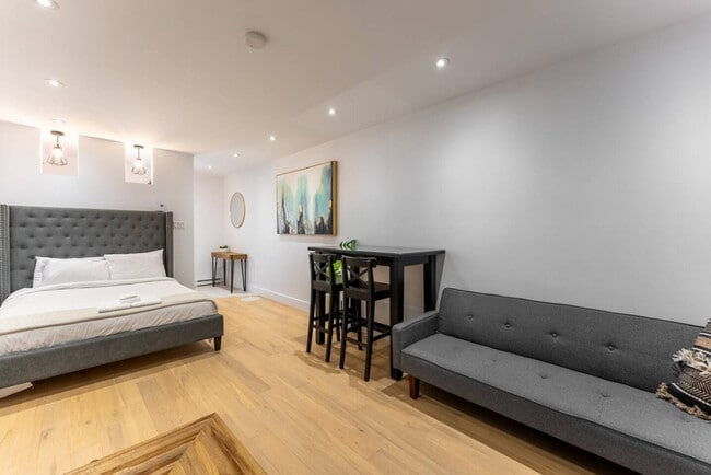 Building Photo - 8821 Rue Lajeunesse Unit SI ID1422099P