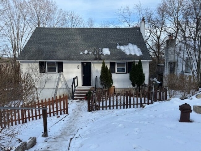 Building Photo - 59 Lakeview Dr