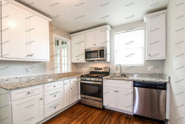 Photo - 7420 Lansdowne Ave