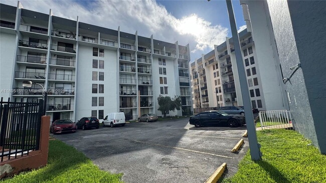 Building Photo - 9688 Fontainebleau Blvd Unit 201