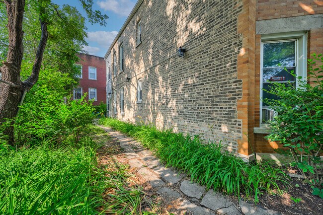 Photo - 3521 W Cortland St