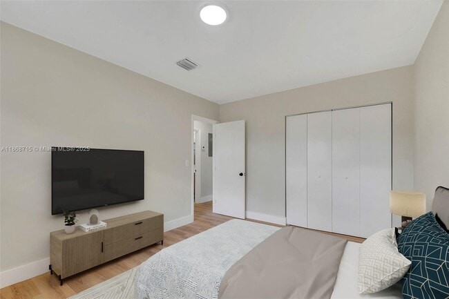 Photo - 840 NW 39th St
