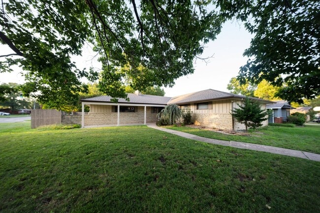 Building Photo - Mid-Century 3 Bedroom in Pine Valley Estates Rental