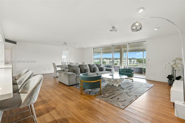 Photo - 1350 NE 191st St Unidad B307