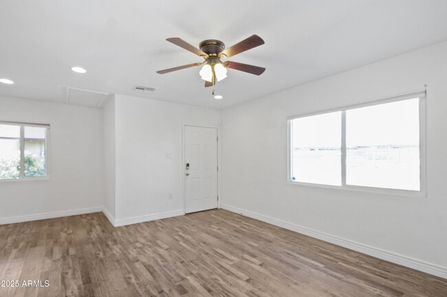 Photo - 1729 W Fairmount Ave