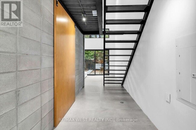 Photo - 781 Craven Rd