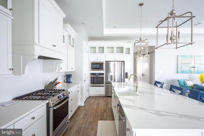 Photo - 137 Warbler Wy