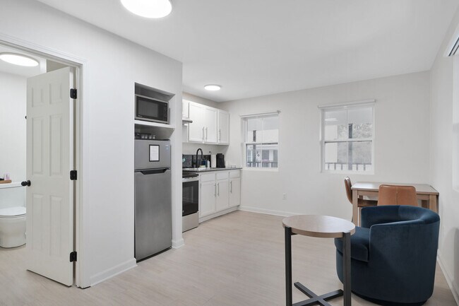 Zona de estar y cocina - Redamo Suites