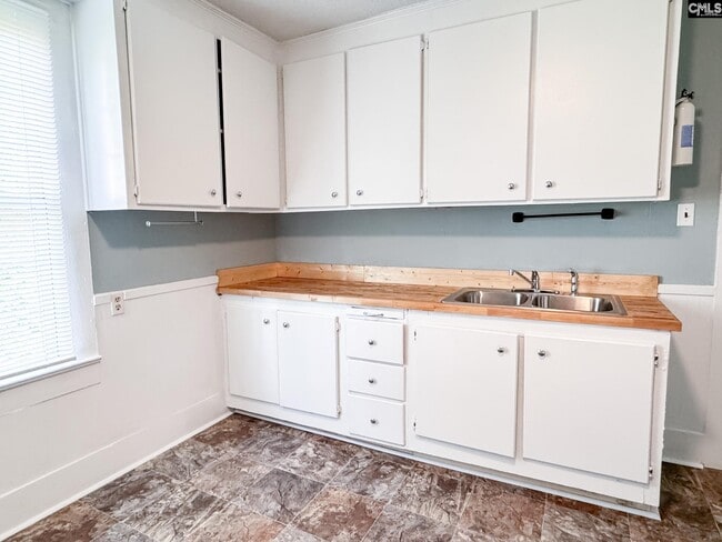 Photo - 232 Michaelmas Ave