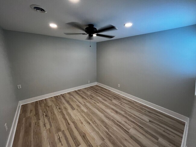 Photo - 4Bed/3Bath Renovated Student friendly housing