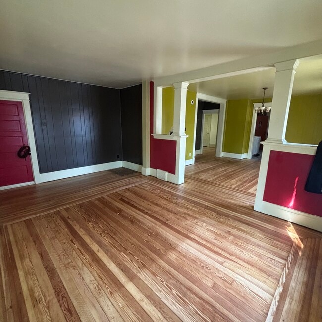 Building Photo - 1009 SW Fillmore St Unit 1