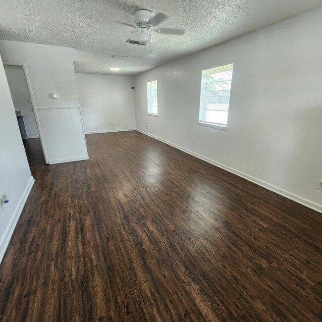 Photo - 2417 Lakeshore Dr