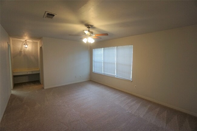 Photo - 1551 W Sam Houston Pkwy S Unidad True