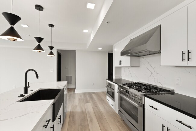 Photo - 701 N Henry St Unidad 418