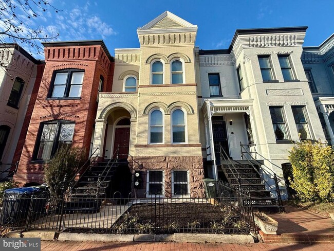 Photo - 616 E St NE Townhome