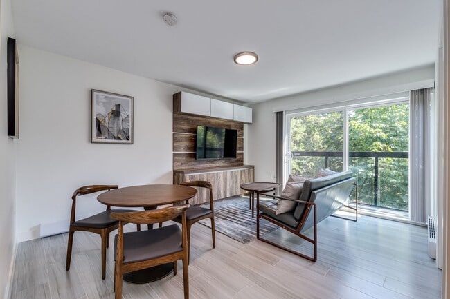 Building Photo - 1168 Pendrell St Unit 301