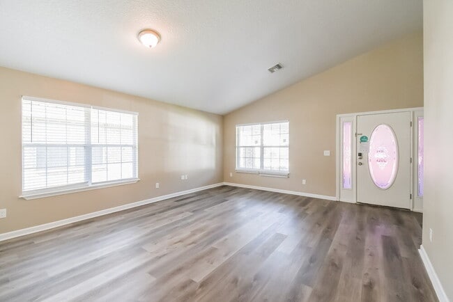 Photo - 6248 Ironside Dr N