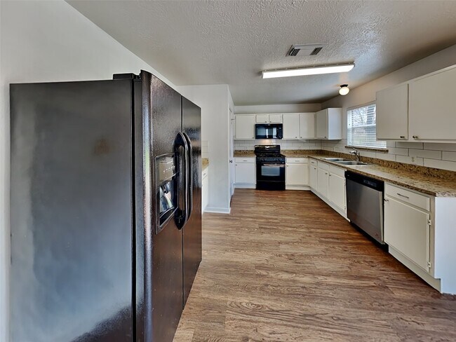 Photo - 5349 Yale Dr