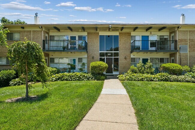 Photo - Location, Location, Location! Move-in ready, Offers 2 beds and 1 bed