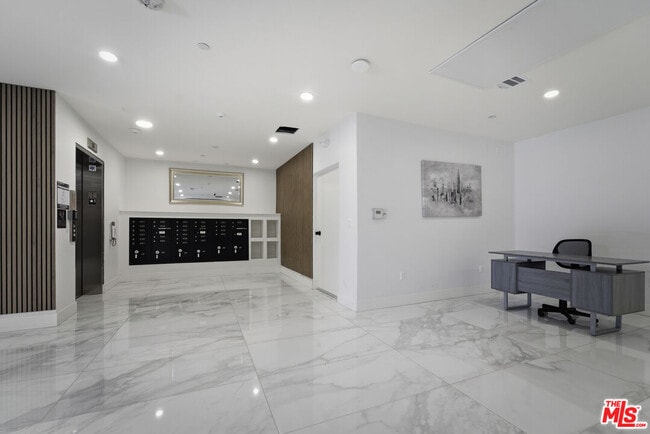 Photo - 845 S St Andrews Pl Unit 204