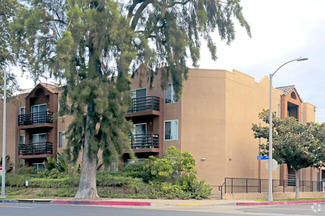 Building Photo - Fulton Gardens Rental