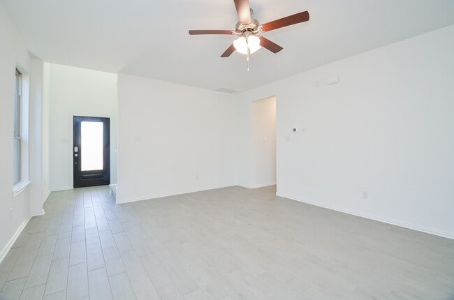 Photo - 7919 Royal Palm Dr