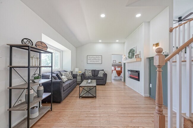 Photo - 411 Greenview Dr