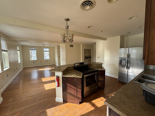 Building Photo - 3 Decatur St Unit 3