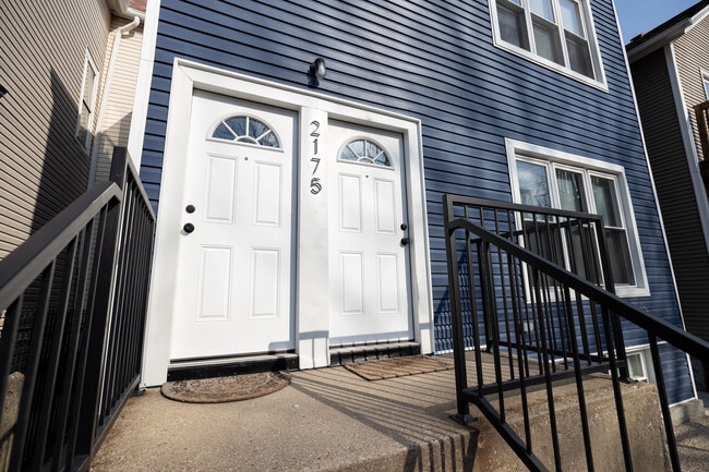 Photo - 2175 N Maplewood Ave Unit G