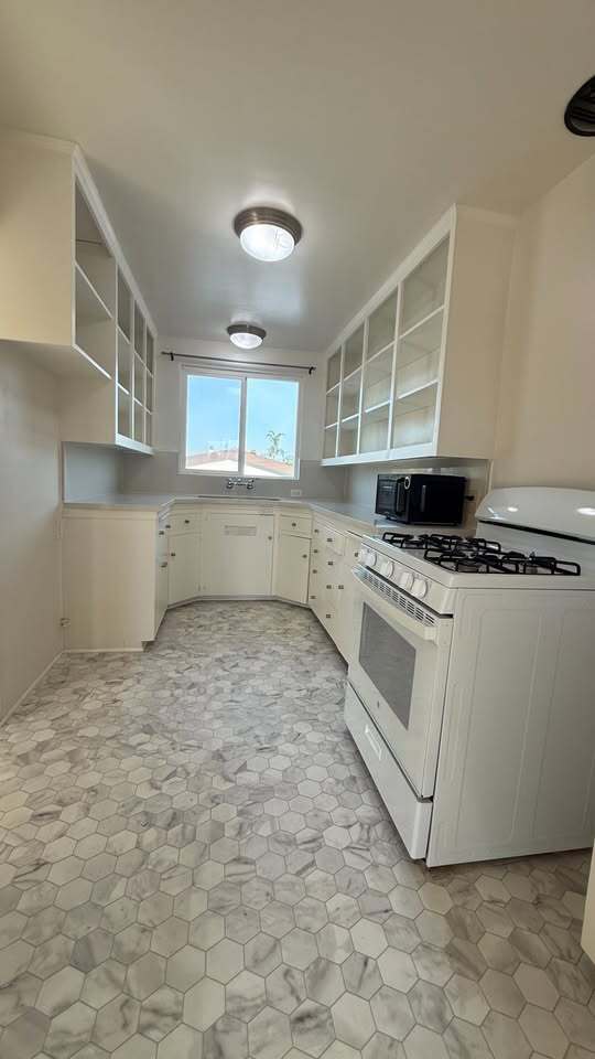 Building Photo - 4404 N Lakewood Blvd Unit 4404
