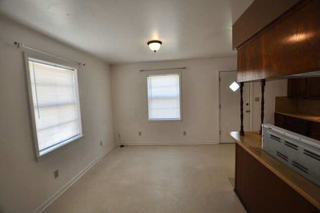Photo - FOR LEASE! 2 BR - 1BA - Frame Home with Carport in Great Location in Weatherford.
