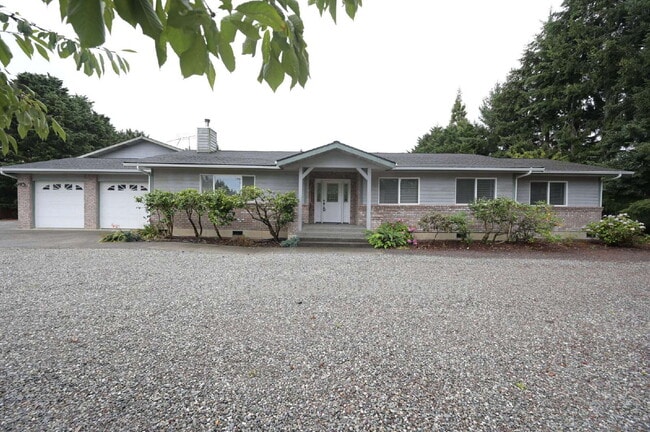 Photo - 3 bed 2.5 bath home in a private country setting, close to town. All new luxury vinyl plank floor...